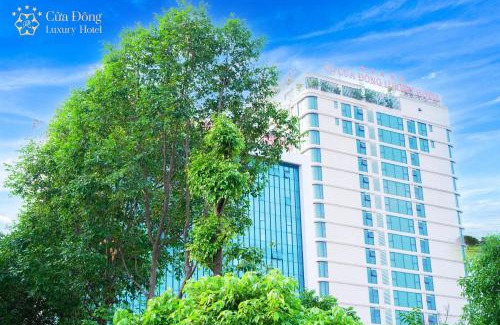 Vinh Hotel | Elegant Cửa Đông Luxury Hotel: Pool, Spa & 5-Star Comfort