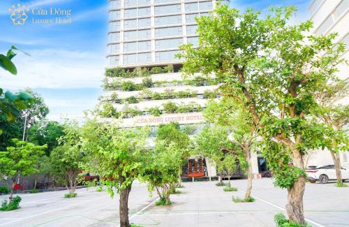 Vinh Hotel | Elegant Cửa Đông Luxury Hotel: Pool, Spa & 5-Star Comfort