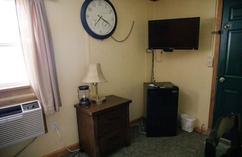 Sevier Cabin | Cozy Coyote Gulch Cabin with Pool and Pet-Friendly Amenities