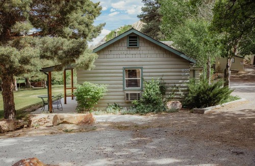 Sevier Cabin | Cozy Coyote Gulch Cabin with Pool and Pet-Friendly Amenities