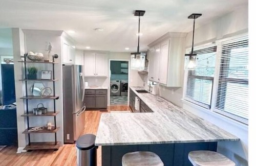 Bowling Green House | Discover Unmatched Comfort at Casita Cafe with Lake Views