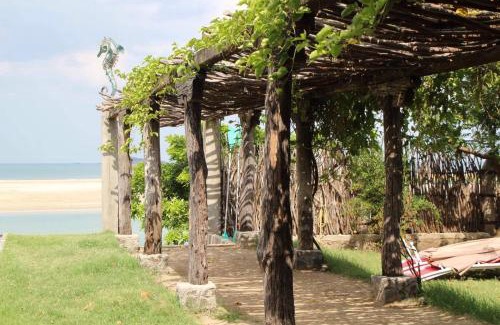 Kumpurupiddi Hotel | Oceanfront Bliss at C Beyond Nilaveli - Rated 9/10 by Guests