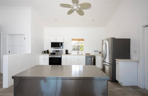 Double Bay House | Relaxing C Breeze 4 Bedroom Home with Oceanfront Views