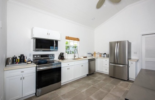 Double Bay House | Relaxing C Breeze 4 Bedroom Home with Oceanfront Views