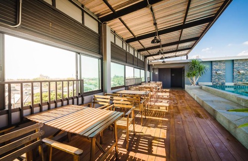 Cha-am Hotel | Discover C Cha-Am Hotel: Family-Friendly with Pool Access