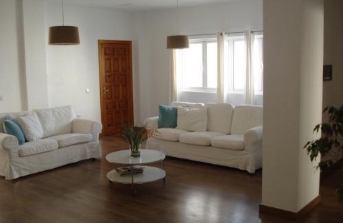 El Guincho House | Family-Friendly Retreat at C D Domínguez - 9.4/10 Rating