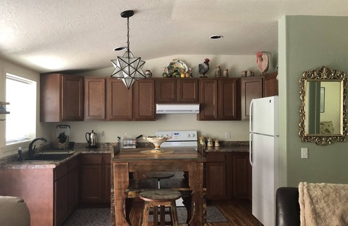 Hot Springs Cottage | Pet-Friendly Getaway at C&D's Cottage - Rated 10/10