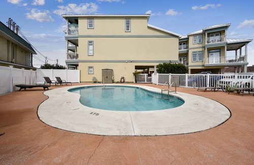 El Centro Beach Condo | Enjoy Family-Friendly Amenities at C Dreams by Book That Condo