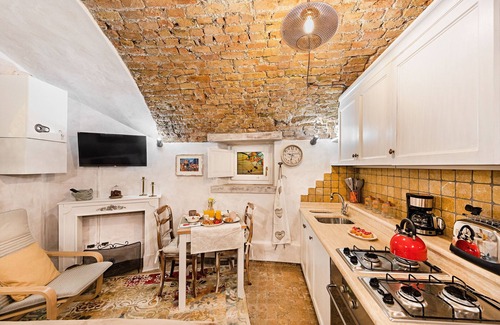 Desenzano del Garda City Centre Apartment | Experience C'era una volta in centro: Top-Rated Family Stay