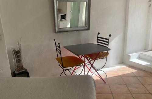 7th Arrondissement Apartment | Perfect Summer Getaway for Couples with Pool Access