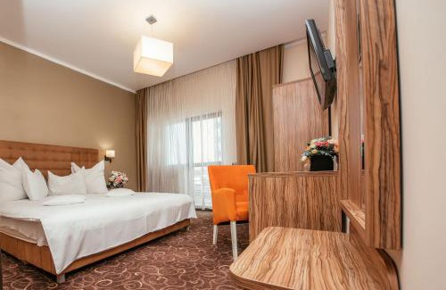 Drobeta-Turnu Severin House | Pet-Friendly C Guest House: Enjoy Breakfast & Family Amenities