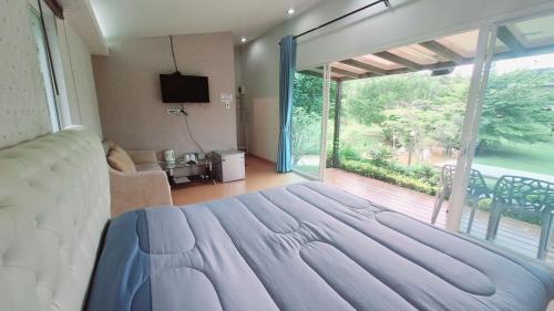 Khaem Son House | Discover C-HILL@KHAOKHO: Family-Friendly Retreat Awaits