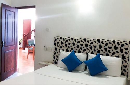 Pamunugama Bed & Breakfast | Budget-Friendly C J Beach Resort with Pool and Breakfast