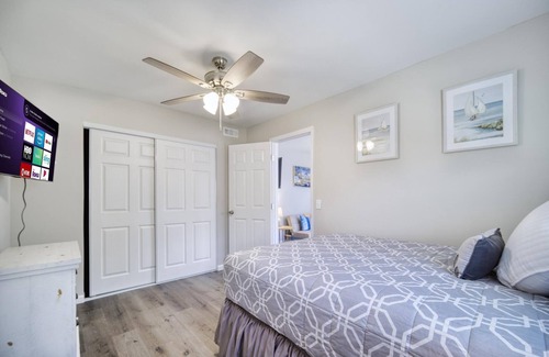 Jacksonville House | Pet-Friendly Krispy Krashpad with Breakfast & Kitchen