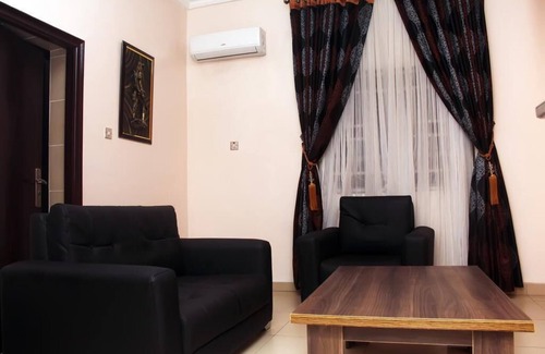 Igwuruta Hotel | Relax at C'ron Hotels and Suites with Pool & Family Amenities