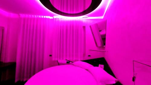 Monza Hotel | Cozy Retreat at C rooms - Love Motel Monza with Breakfast