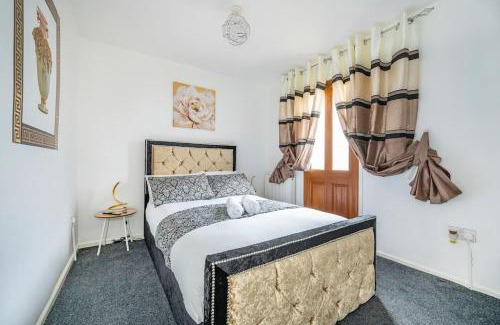 Chapeltown House | Relax at C.sani: Oceanfront Bliss with Free Parking & WiFi