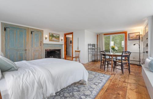 Loudon Apartment | C-Sarah Whitehouse Suite on Miles Smith Farm