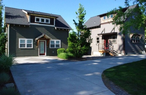 Hood River House | Exceptional C' Street Retreat in the Heights - 9.6/10 Rated