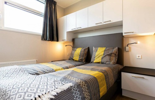 Cromvoirt Resort | Deluxe Oceanfront Suite for Four: Pet Friendly & Fun