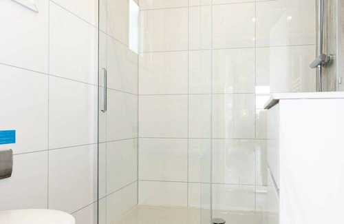 Cromvoirt Resort | Deluxe Oceanfront Suite for Four: Pet Friendly & Fun