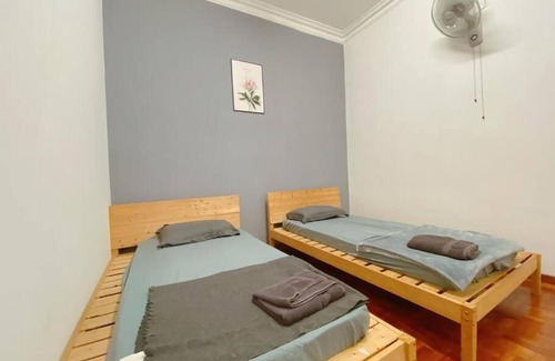 Taman Rinting House | Discover C01 HomeStay: Family-Friendly in Rinting Village