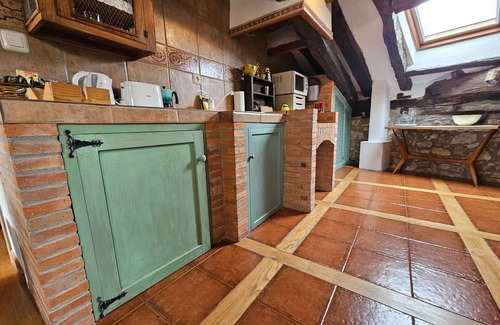 Colindres Apartment | Unique Ático Colindres: Family-Friendly with Spa and Kitchen