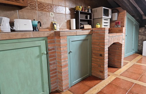 Colindres Apartment | Unique Ático Colindres: Family-Friendly with Spa and Kitchen