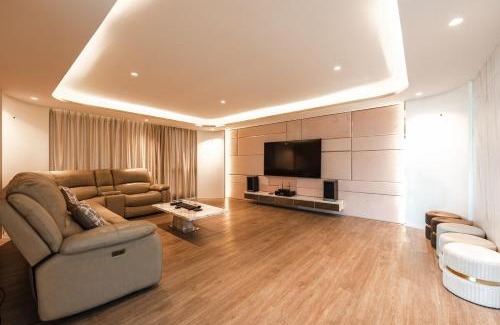 Phuket Apartment | C220 Modern 1BR Pool, Gym, Game Room Cinema
