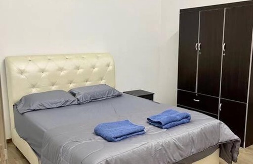 Sitiawan Apartment | Discover Yueke Home: Family-Friendly with Pool & Hot Tub