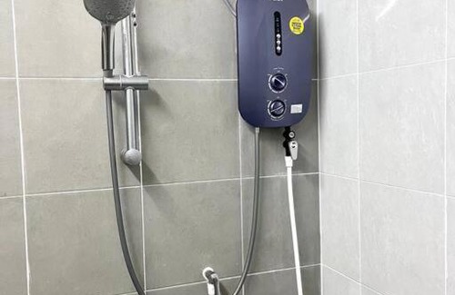 Sitiawan Apartment | Discover Yueke Home: Family-Friendly with Pool & Hot Tub