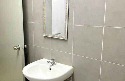 Sitiawan Apartment | Discover Yueke Home: Family-Friendly with Pool & Hot Tub
