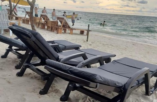 Bocachica Apartment | Cozy Cabin Retreat at C4-R on Isla de Baru's Beachfront