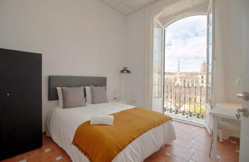 La Victoria Apartment | Elegant 6 Bedroom Retreat in Plaza de la Merced