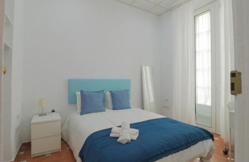 La Victoria Apartment | Elegant 6 Bedroom Retreat in Plaza de la Merced