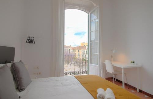 La Victoria Apartment | Elegant 6 Bedroom Retreat in Plaza de la Merced