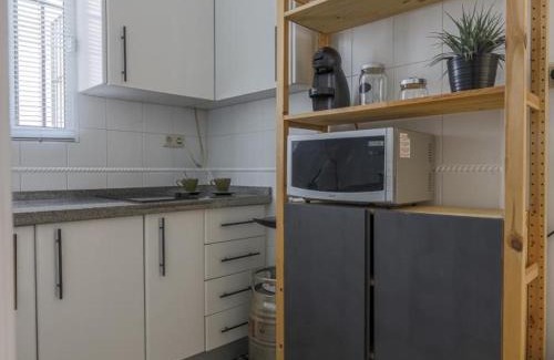 San Roque Apartment | Relax at Caños de Carmona: Cozy Stay with Dining Options