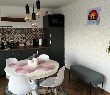 Corbu Apartment | Oceanfront Retreat: Ca acasă Corbu with Family-Friendly Perks