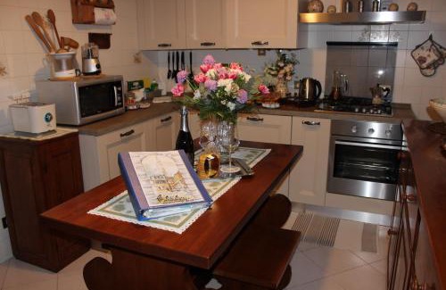 Castello Apartment | Guest Rated: Ca' All'Arco with Family-Friendly Dining