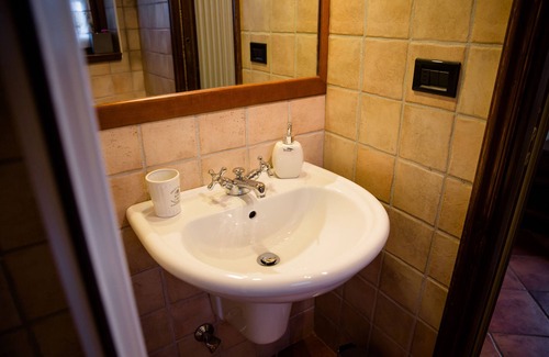 Roncola Bed & Breakfast | Inviting Ca' Baetti B&B Antico Borgo with Family-Friendly Amenities
