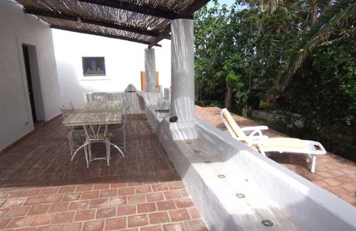 Stromboli Apartment | Pet-Friendly Retreat at Ca Balena: Perfect for Families