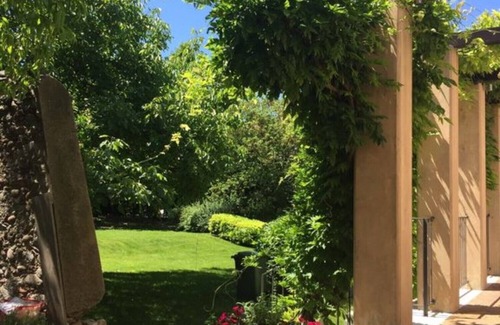 Sandra Villa | Relax at Ca Bert Villa dei Glicini with Breakfast Included