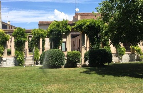 Sandra Villa | Relax at Ca Bert Villa dei Glicini with Breakfast Included