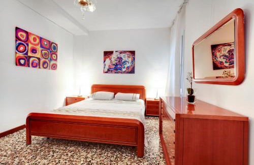 Castello Apartment | Pet-Friendly Retreat at Ca'Biennale 2 for Family Fun