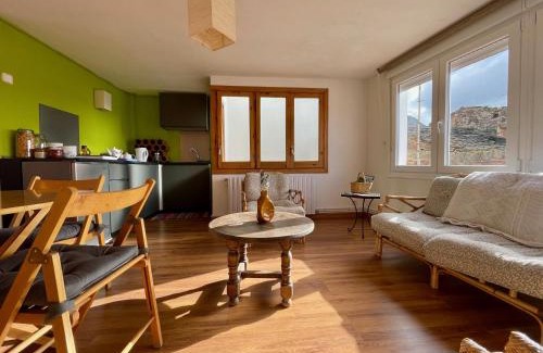 Tivissa House | Pet-Friendly Ca Blai de Brull in Tivissa's Heart