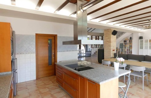 Meliana House | Discover Ca Buganvilla: Heart of Valencia's Orchard