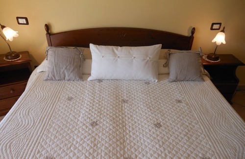 Castagnole delle Lanze Bed & Breakfast | Discover Ca D Gnese: Family-Friendly with Pool & Dining