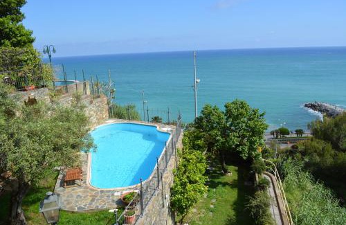 Arenzano Bed & Breakfast | Ca da Muntà: A Pet-Friendly Oasis with Ocean Views