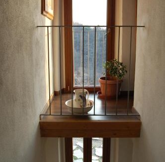 Giusvalla Bed & Breakfast | Cozy Ca' de l'Ase: Oceanfront Stay with Hot Tub & Fireplace