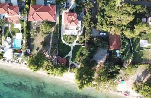 Elia Nikitis House | Ca' del mare: Oceanfront Haven with 9.5/10 Guest Rating